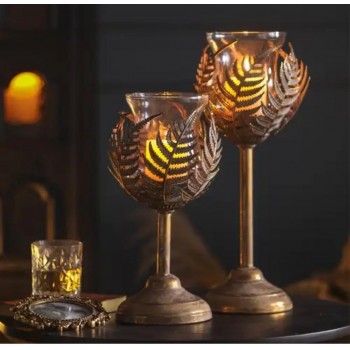 شمعدان معدن ذهبي معتق بحامل زجاج بتصميم اوربي قديم متوفر الحجمين L8094