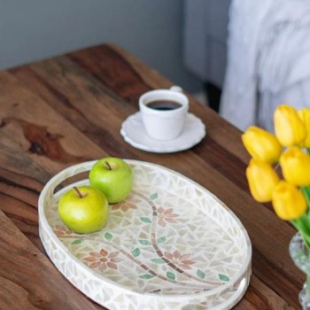 صينية مزخرفه بتصميم الورد بقطع من البلاط الابيض والوردي 7657