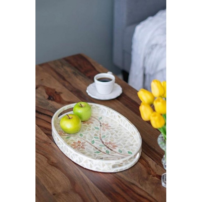 صينية مزخرفه بتصميم الورد بقطع من البلاط الابيض والوردي 7657