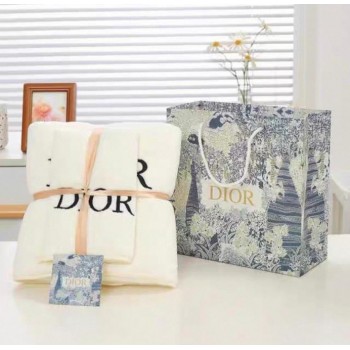 منشفة بيضاء ناعمه ديور قطعتين 7772