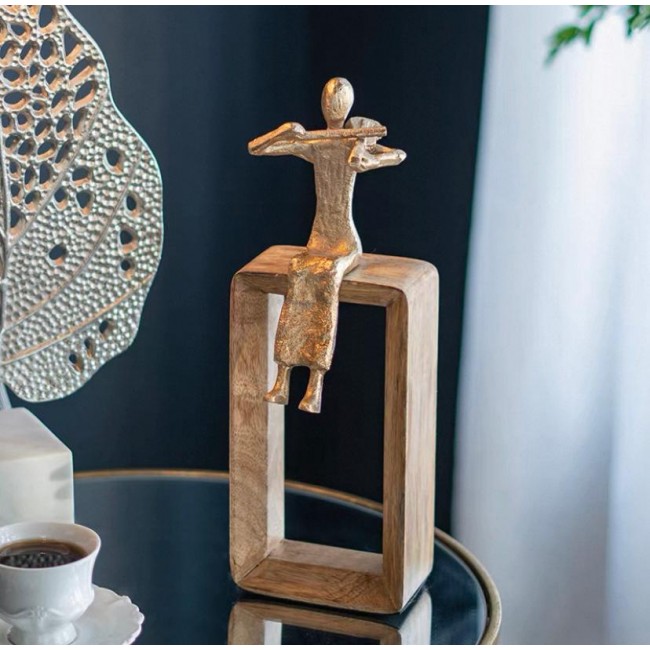 تحفة عازف معدن بقاعده خشب طبيعي ملائم لديكور المنزل 7422