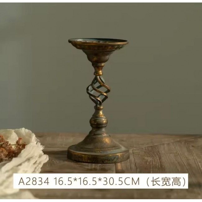 شمعدان معدن معتق بتصميم اوربي كلاسيك متوفر الحجمين -5759