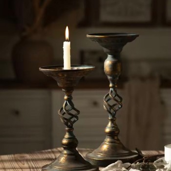 شمعدان معدن معتق بتصميم اوربي كلاسيك متوفر الحجمين -5759