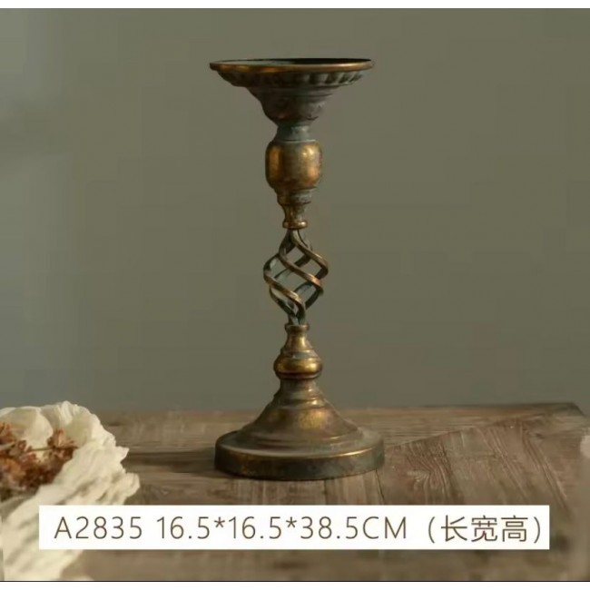 شمعدان معدن معتق بتصميم اوربي كلاسيك متوفر الحجمين -5759