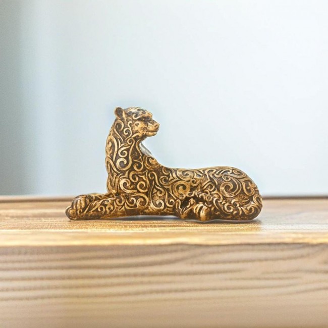 تحفه نمر من الراتنج بزخارف جميله -L6151