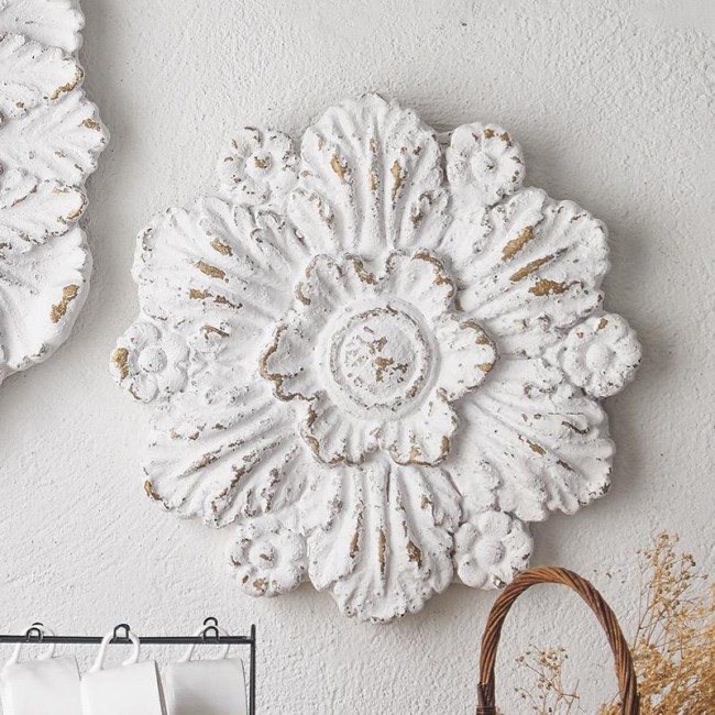 ديكور مزخرف جداري على الطراز ريفي العتيق ابيض متوفر بشكلين وحجمين مختلفين -4259