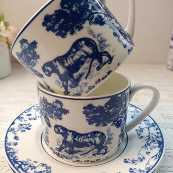 طقم كوبين وصحنين من سراميك براند DIOR متوفر للونين -L3349