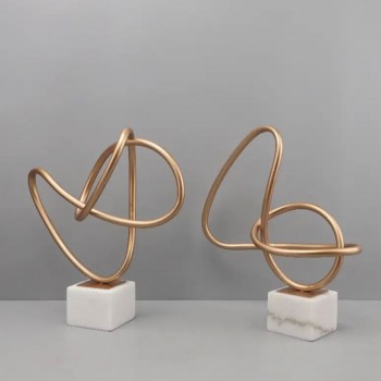 تحفه بتصميم هندسي فن ابداعي معدن بقاعده رخاميه متوفر الشكلين -5551