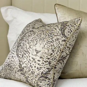 مخده انيقه بتصميم نمر ملائم للعرفة المعيشه -1-L5258