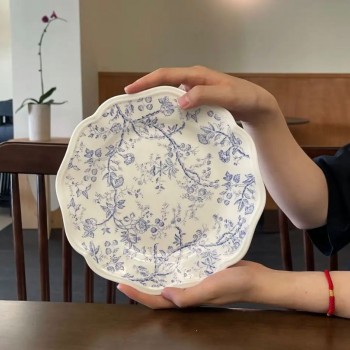 صحن سيراميك بتصميم دانتيل زهور زرقاء  متوفر الحجمين -L5130