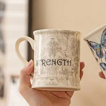 كوب سراميك بتصميم تراثي انيق -L5414