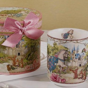 كوب سيراميك بتصميم فكتوريا مع علبه فاخره -L5861