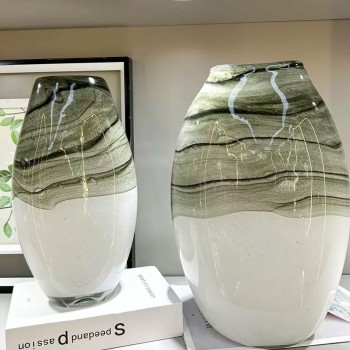 فازه  زجاجيه بتصميم حديث ملائمه لغرفة المعيشه متوفر الحجمين -L3840