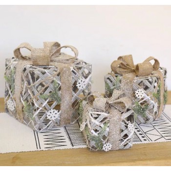 بوكس هدايا شتويه مضيئه طقم ثلاث احجام -L6497