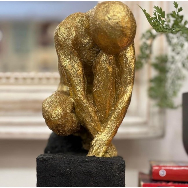 تحفه رجل ذهبي من الراتنج عالي الجوده -6155