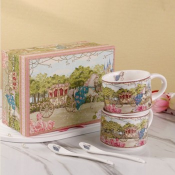 طقم كوب وملعقه سيراميك على الطراز فكتوريا وعلبة هديه -L5870