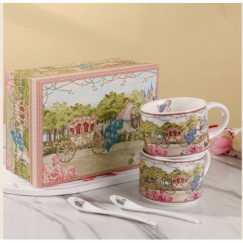 طقم كوب وملعقه سيراميك على الطراز فكتوريا وعلبة هديه -L5870