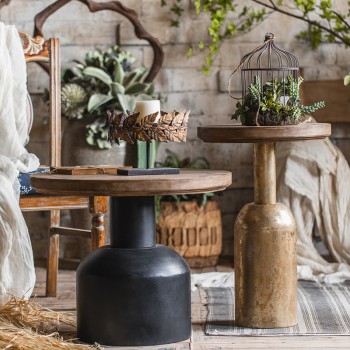 طاوله خدمه مصنوعه من الخشب والمعدن طاوله خدمه مصنوعه من الخشب والمعدن