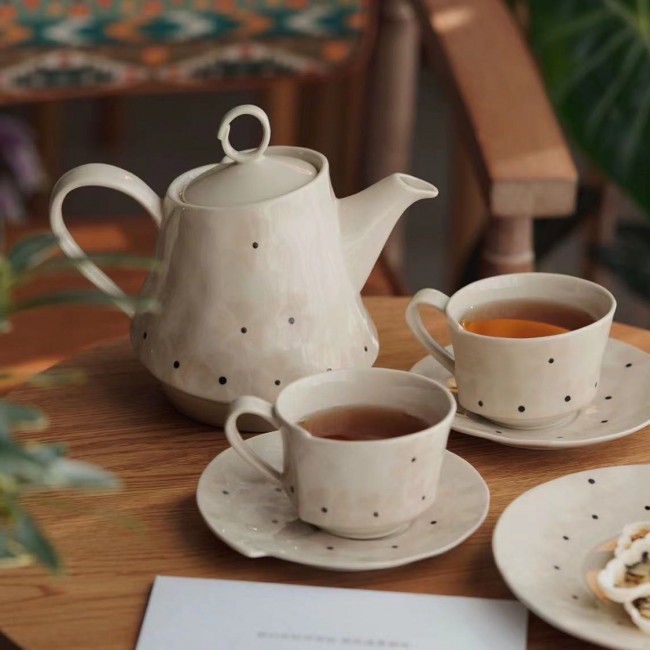طقم شاي بورسلان فاخر ابريق و 8 اكواب طقم شاي بورسلان فاخر ابريق و 8 اكواب