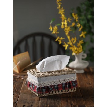 علبة مناديل مصنوعه من الخوص والقماش