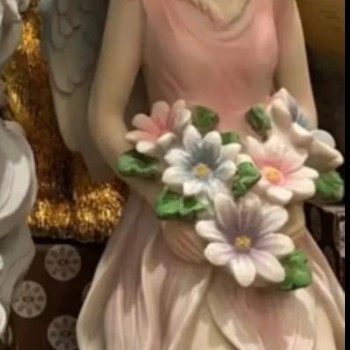 تحفة سيراميك بتصميم فيكتوري بنت