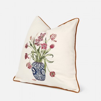 غطاء خداديه مطرز يدويا بتصميم ريفي مقاس 45cm *45cm 