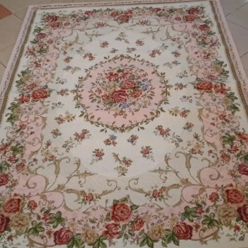 سجاد فاخر غرز وردي بتصميم ريفي مميز