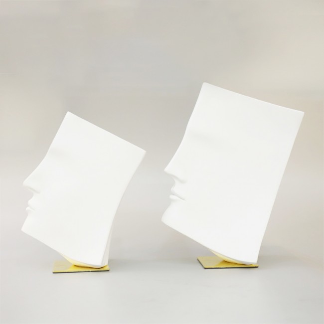 تحفه سيراميك كتاب فيس ابيض متوفر بحجمين تحفه سيراميك كتاب فيس ابيض متوفر بحجمين