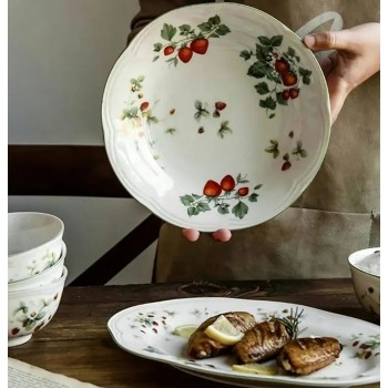 صحن بورسلان مجوف بتصميم الفراوله 22.6cm