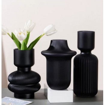 فازه زجاج كلاسيك اسود بثلاث موديلات فازه زجاج كلاسيك اسود بثلاث موديلات