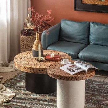 طاولات وسط مصنوعه من قطع الخشب الطبيعي متوفره بحجمين