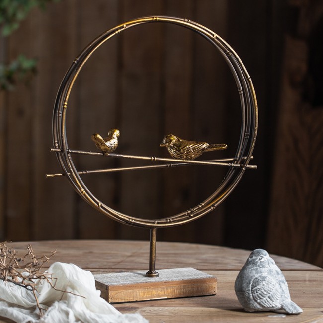 طقم تحف مصنوع يدويا من النحاس بقاعده خشب