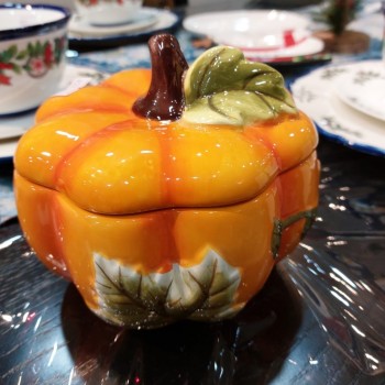 اناء شوربه بورسلان بتصميم القرع اناء شوربه بورسلان بتصميم القرع