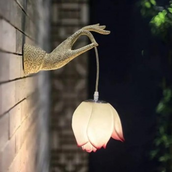 وحدة اضاءه جداريه يد حامل ورده وحدة اضاءه جداريه يد حامل ورده