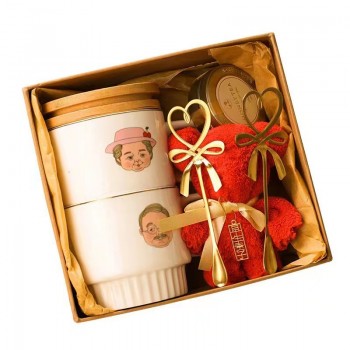 طقم هديه كوبين سيراميك بغطاء ذهبي طقم هديه كوبين سيراميك بغطاء ذهبي