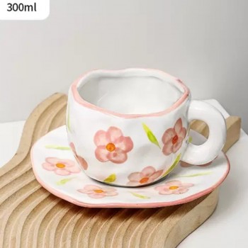 كوب سيراميك مصنوع يدويا ورد