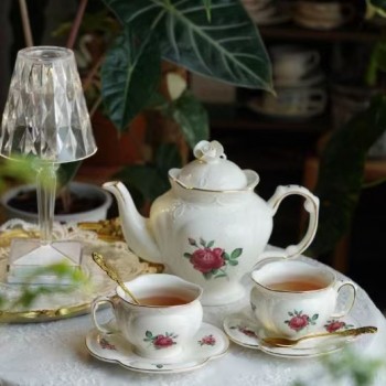 طقم شاي بورسلان فاخر بتصميم الورد الانجليزي