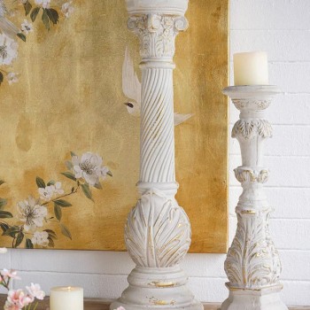 شمعدان يجمع بين فخامة الاعمده ونعومة زخارف النباتيه متوفر بحجمين وشكلين مختلفين L8544