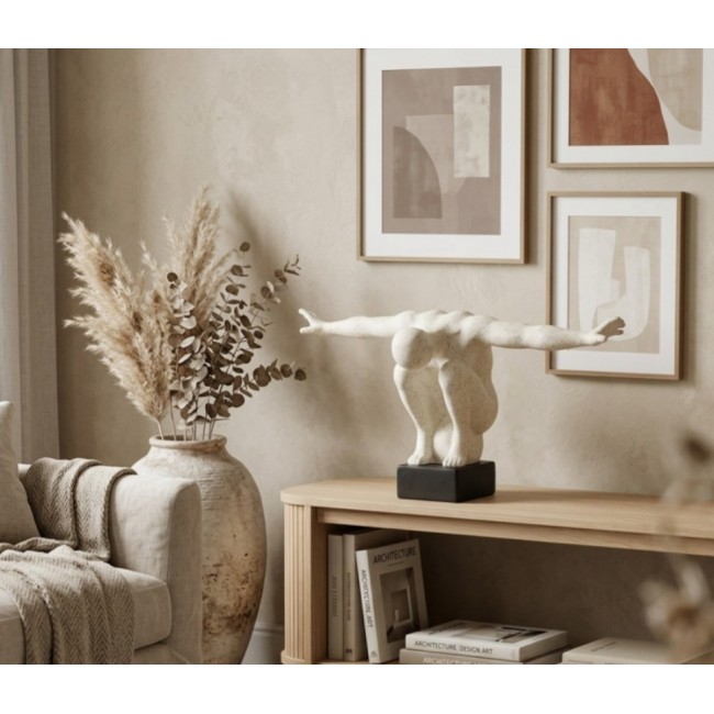 تحفه فنيه تجريدياً يجسد القوة والرشاقة في آنٍ واحدمع أذرع ممدودة توحي بالتوازن والتحليقL8562