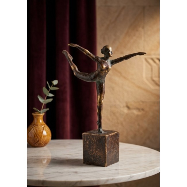 تحفه فنيه لراقصه بتصميم يجمع بين الرقي والحركة، مما يجعلها إضافة مثالية للمساحات العصرية والكلاسيكية على حد سواءL8574