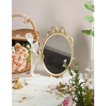 مرايا فاخرة تجمع بين الأناقة الفيكتورية واللمسات العصرية مما يجعلها إضافة مثالية لأي مساحة منزلية9566