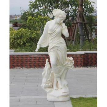 تمثال كلاسيكي المنحوت ببراعة فنية تجسد الأنوثة والرقي بتفاصيل انسيابية تخطف الأنظار2223