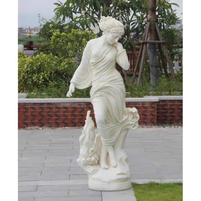 تمثال كلاسيكي المنحوت ببراعة فنية تجسد الأنوثة والرقي بتفاصيل انسيابية تخطف الأنظار2223