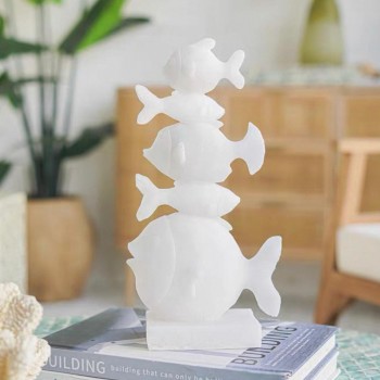 تحفه اسماك بتصميم هرمي بفن تجريدي باللون الابيض ساحر 8702