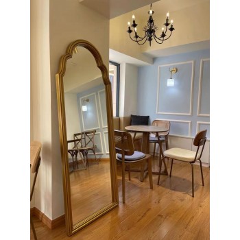 مرايا جداريه بأطار ذهبي