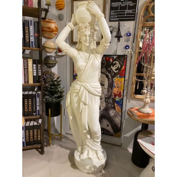 تمثال امراءه رومانيه حامله الدلو برتفاع 167سم 