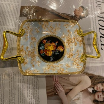 صحن برسمة الزهور بمقابض ذهبيه 