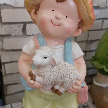 تحفة ولد حامل خروف ملائم للحدائق تحفة ولد حامل خروف ملائم للحدائق