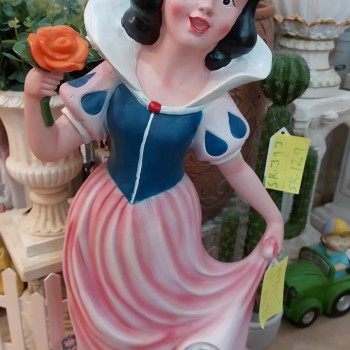 تحفة سنو وايت بإرتفاع 104سم ملائمه للحديقه 