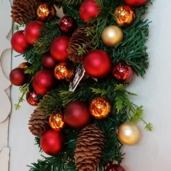 زينه شتويه جداريه باغصان صنوبر وثمارها زينه شتويه جداريه باغصان صنوبر وثمارها